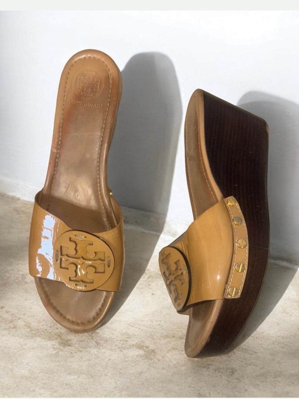 TORY BURCH Patti TAN patent leather  wedge sandals women’s heels shoes size 9.5